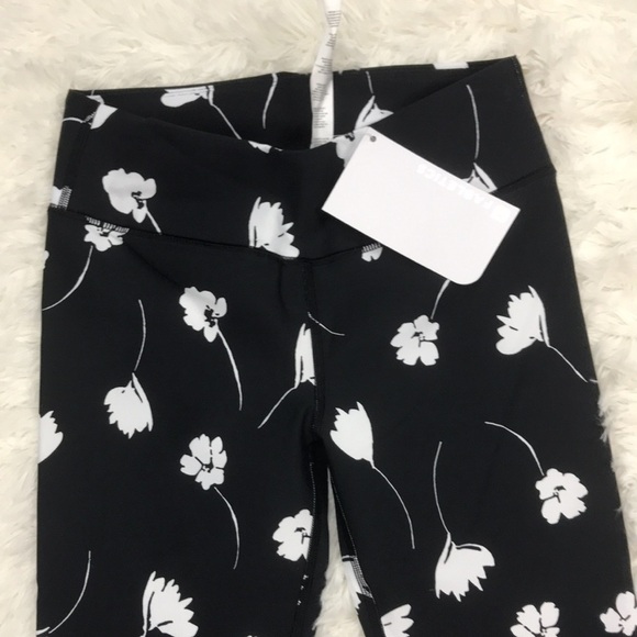 NWT Fabletics Floral crop Leggings - Picture 2 of 4